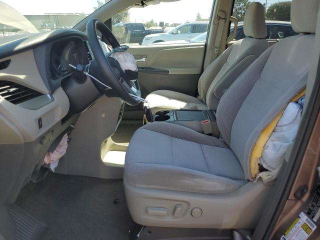 Photo 6 VIN: 5TDKZ3DC5JS943908 - TOYOTA SIENNA LE 