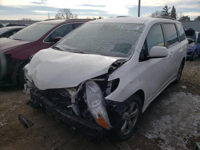 Photo 1 VIN: 5TDKZ3DC5JS952852 - TOYOTA SIENNA LE 