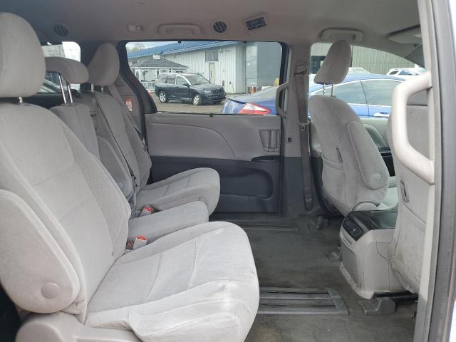 Photo 10 VIN: 5TDKZ3DC5JS956416 - TOYOTA SIENNA LE 