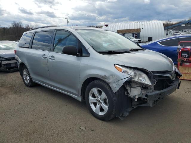 Photo 3 VIN: 5TDKZ3DC5JS956416 - TOYOTA SIENNA LE 