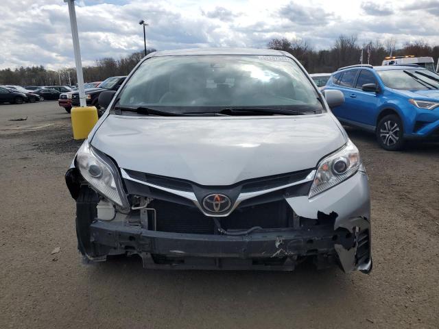 Photo 4 VIN: 5TDKZ3DC5JS956416 - TOYOTA SIENNA LE 