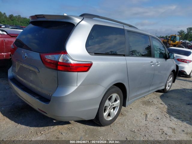 Photo 3 VIN: 5TDKZ3DC5JS959252 - TOYOTA SIENNA 