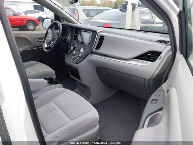 Photo 4 VIN: 5TDKZ3DC5KS016750 - TOYOTA SIENNA 