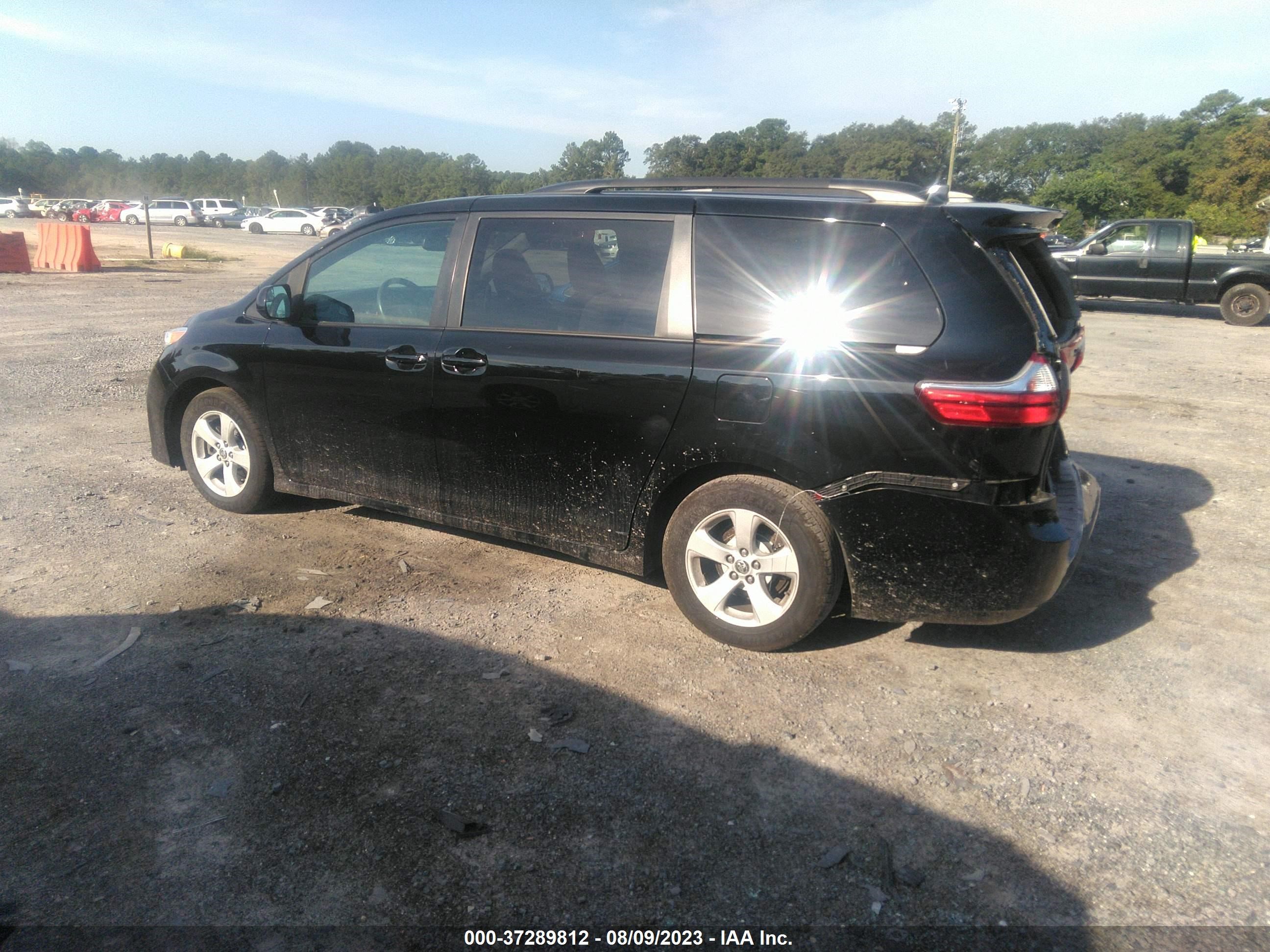 Photo 2 VIN: 5TDKZ3DC5LS064718 - TOYOTA SIENNA 