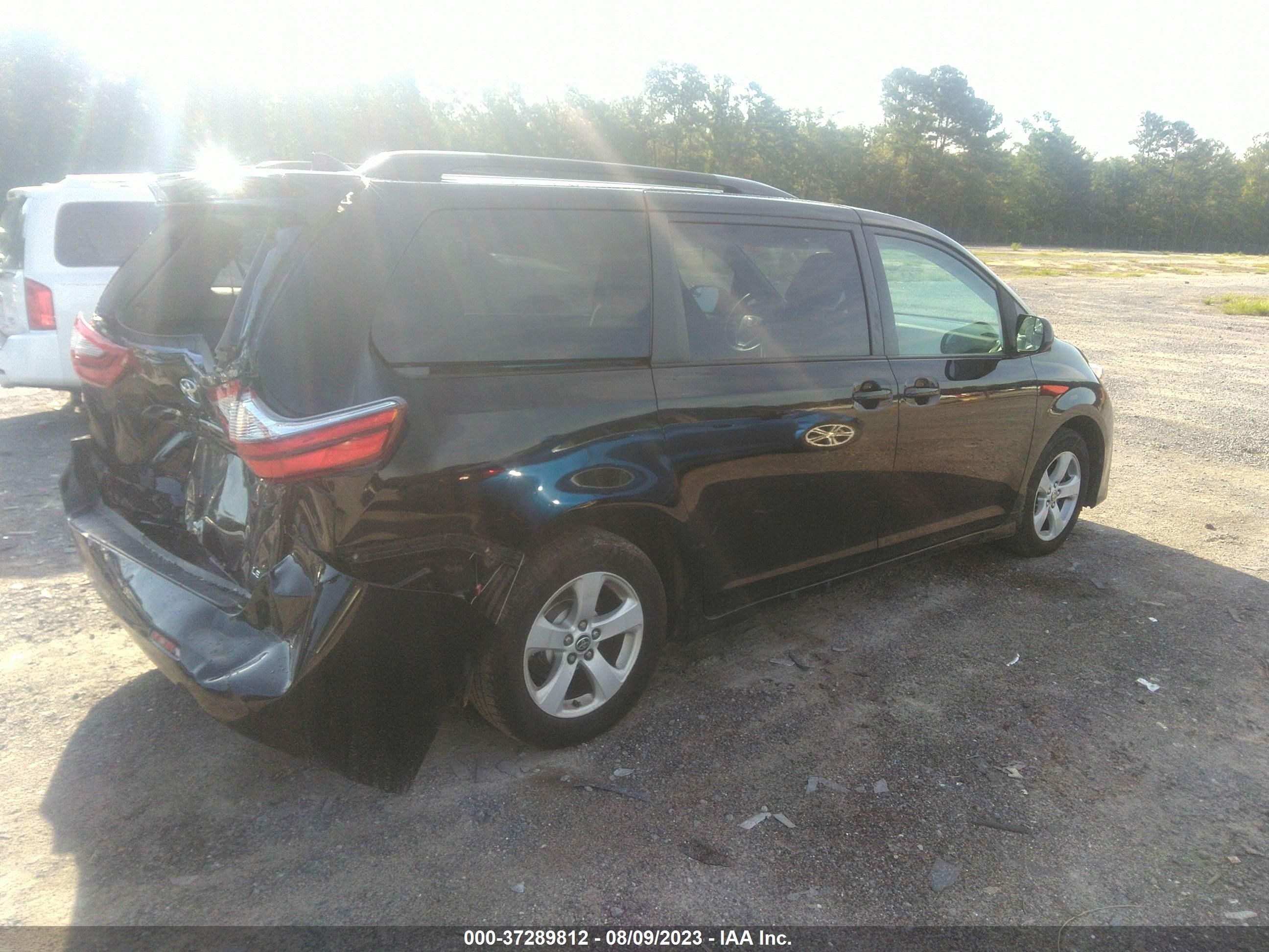 Photo 3 VIN: 5TDKZ3DC5LS064718 - TOYOTA SIENNA 