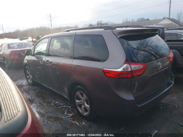 Photo 2 VIN: 5TDKZ3DC6HS769860 - TOYOTA SIENNA 