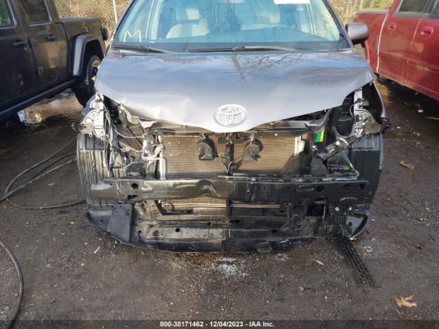 Photo 5 VIN: 5TDKZ3DC6HS769860 - TOYOTA SIENNA 