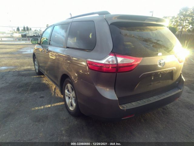 Photo 2 VIN: 5TDKZ3DC6HS778901 - TOYOTA SIENNA 