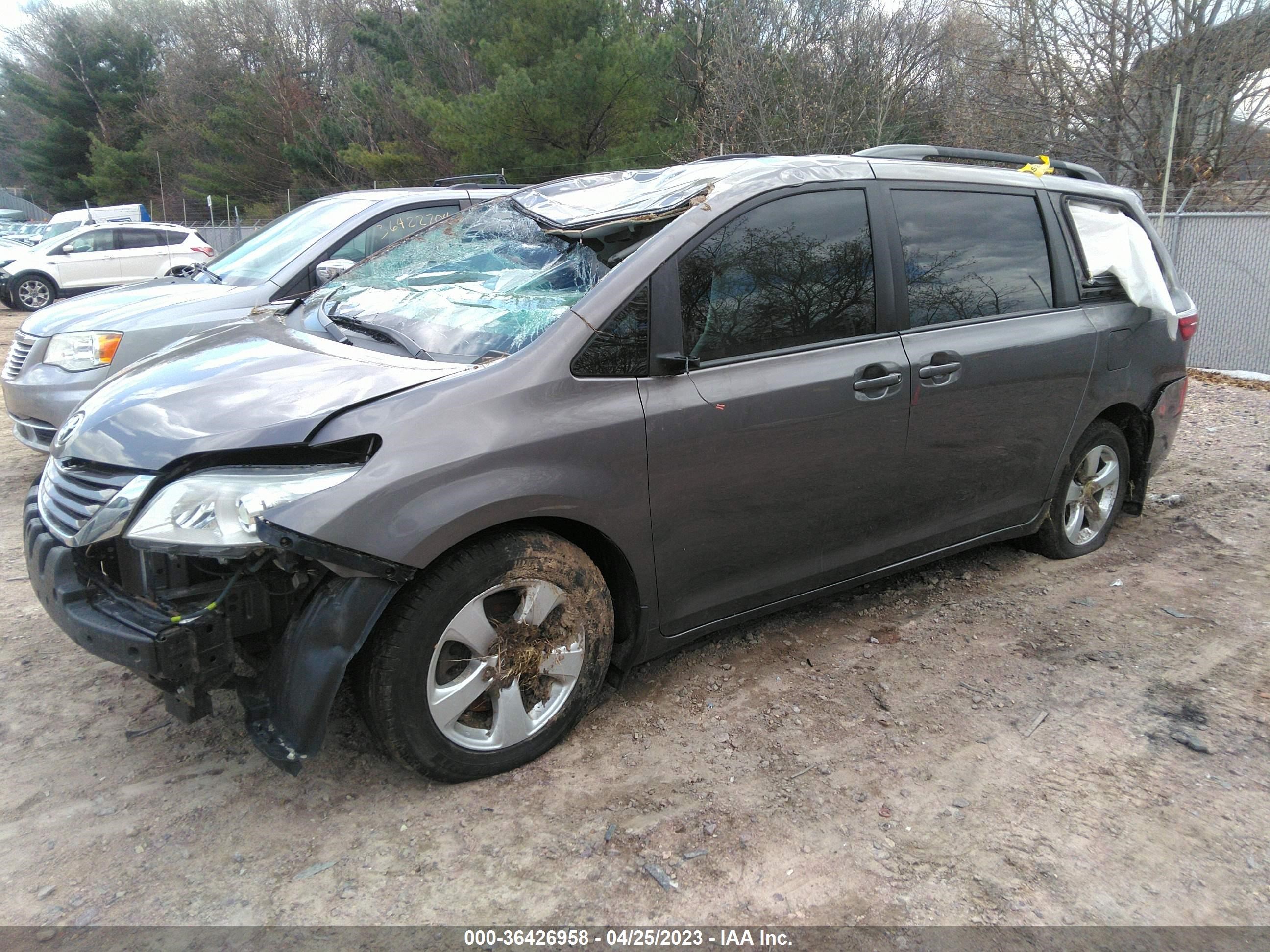 Photo 1 VIN: 5TDKZ3DC6HS798842 - TOYOTA SIENNA 