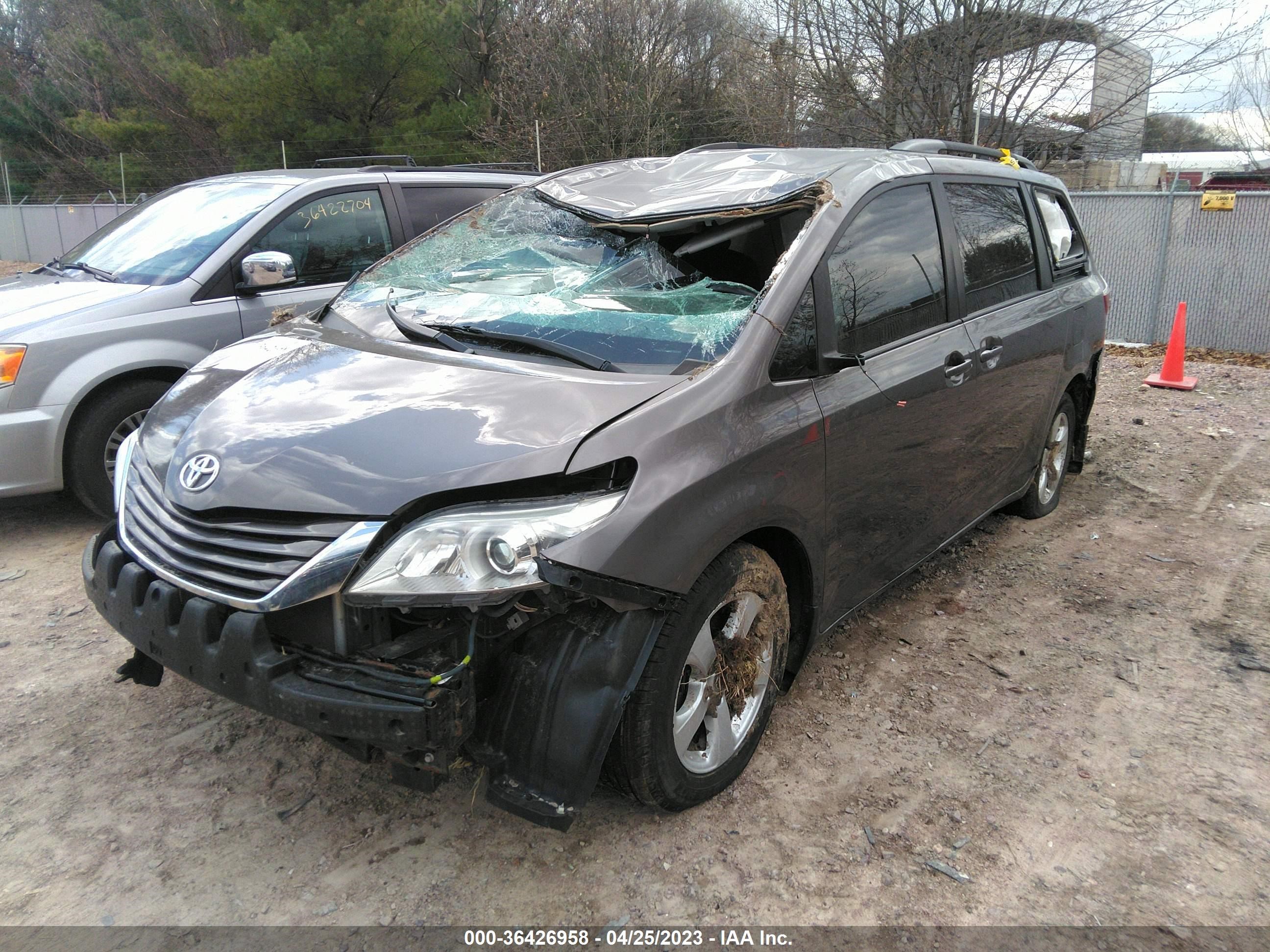 Photo 5 VIN: 5TDKZ3DC6HS798842 - TOYOTA SIENNA 