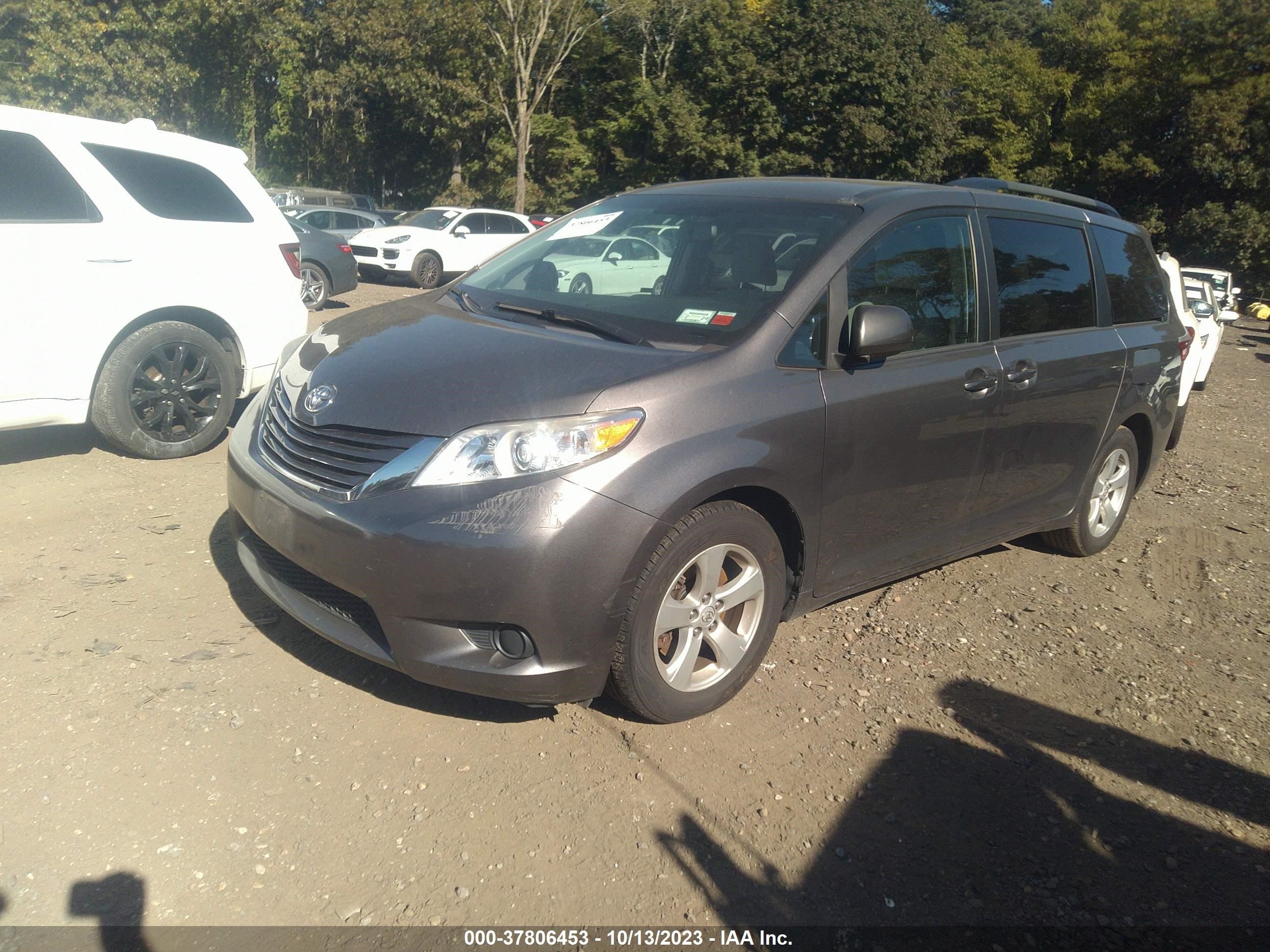 Photo 1 VIN: 5TDKZ3DC6HS801691 - TOYOTA SIENNA 