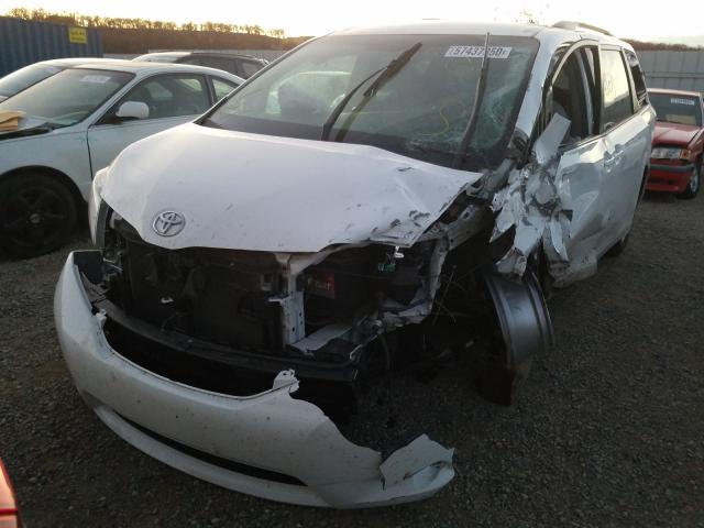 Photo 1 VIN: 5TDKZ3DC6HS829443 - TOYOTA SIENNA LE 