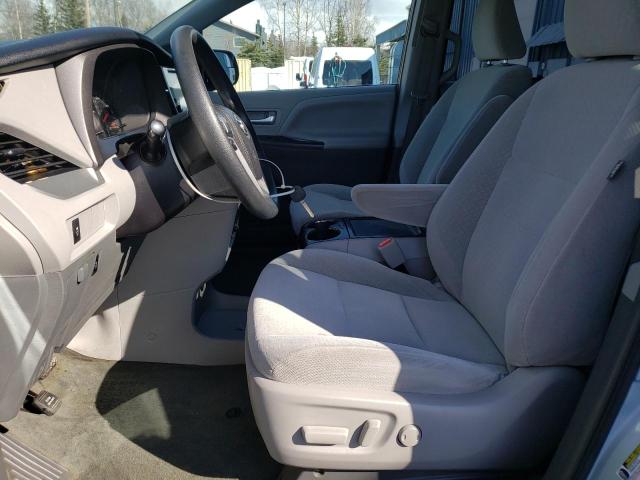 Photo 6 VIN: 5TDKZ3DC6HS838479 - TOYOTA SIENNA LE 