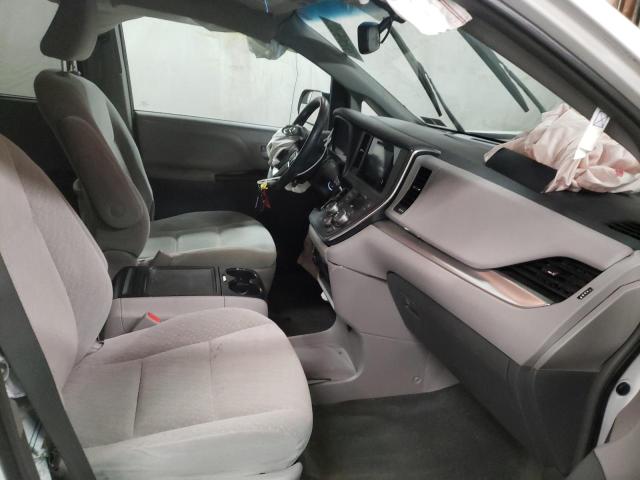 Photo 4 VIN: 5TDKZ3DC6HS847778 - TOYOTA SIENNA LE 