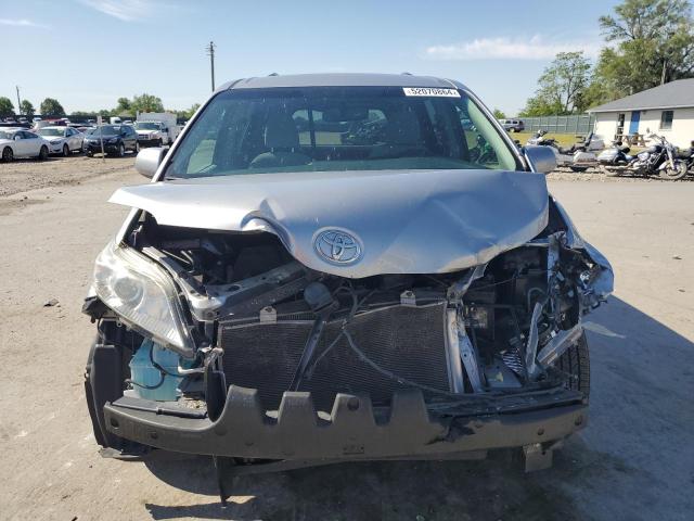 Photo 4 VIN: 5TDKZ3DC6HS857470 - TOYOTA SIENNA LE 