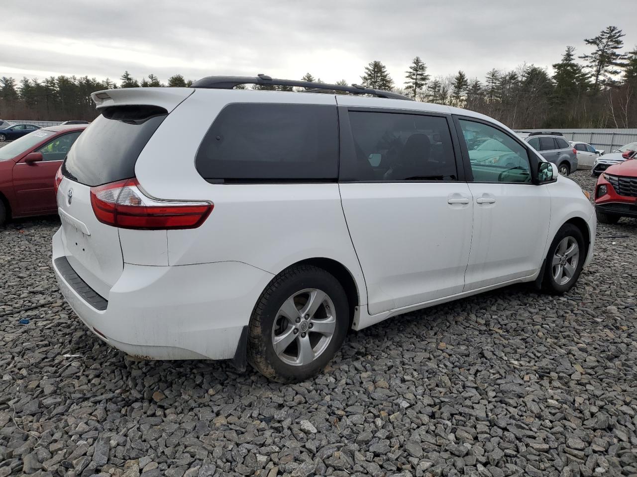 Photo 2 VIN: 5TDKZ3DC6HS864371 - TOYOTA SIENNA 