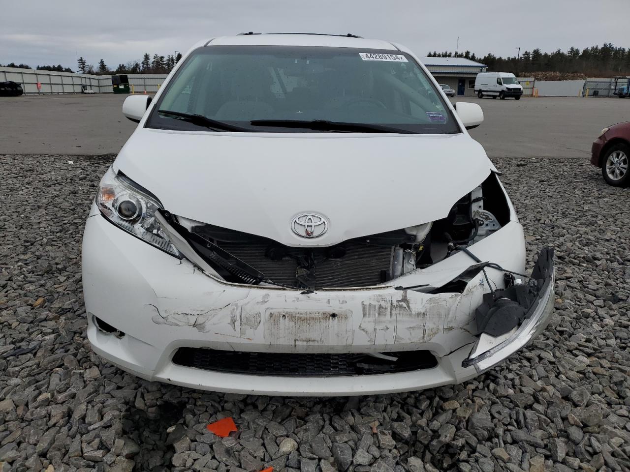 Photo 4 VIN: 5TDKZ3DC6HS864371 - TOYOTA SIENNA 