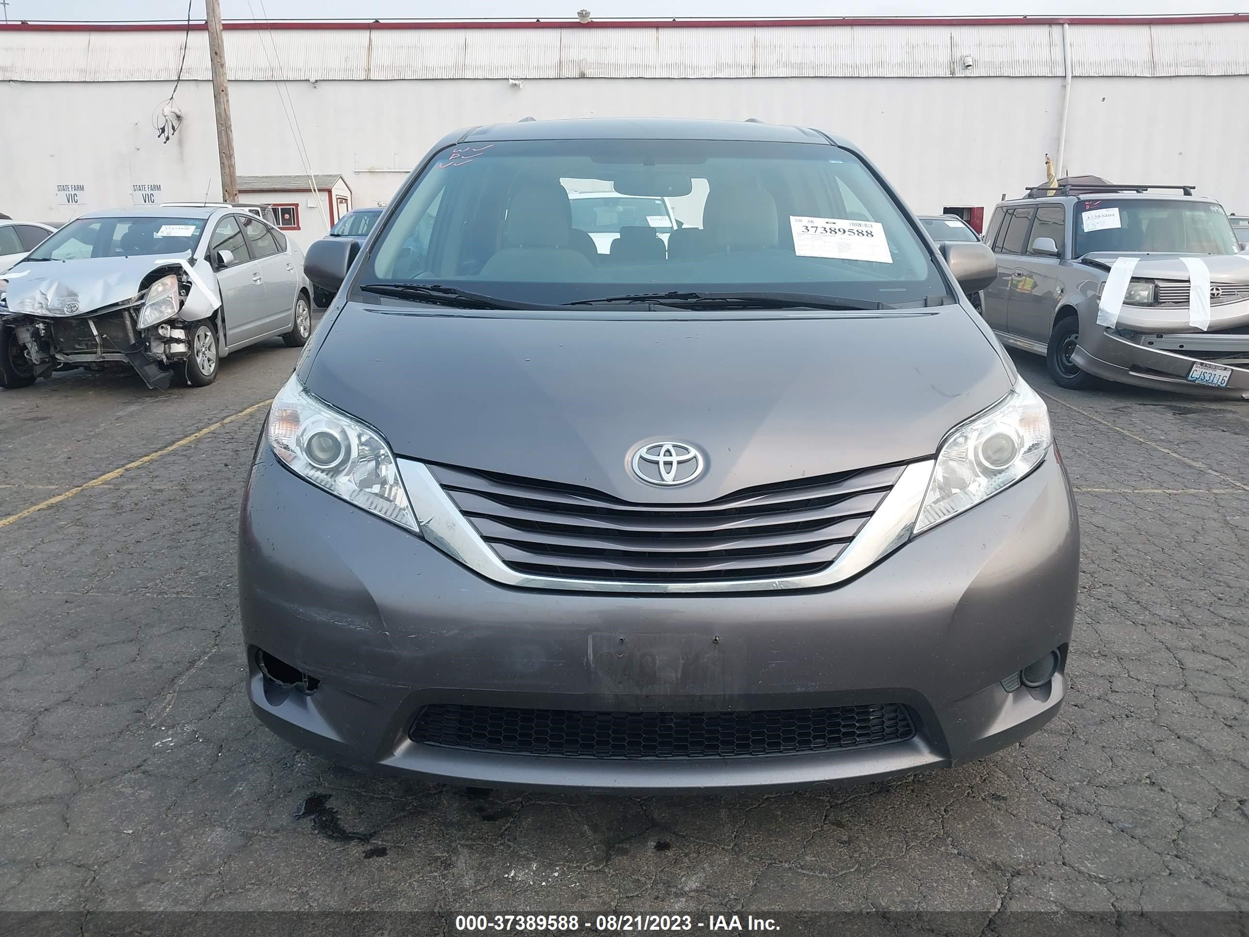 Photo 11 VIN: 5TDKZ3DC6HS864547 - TOYOTA SIENNA 