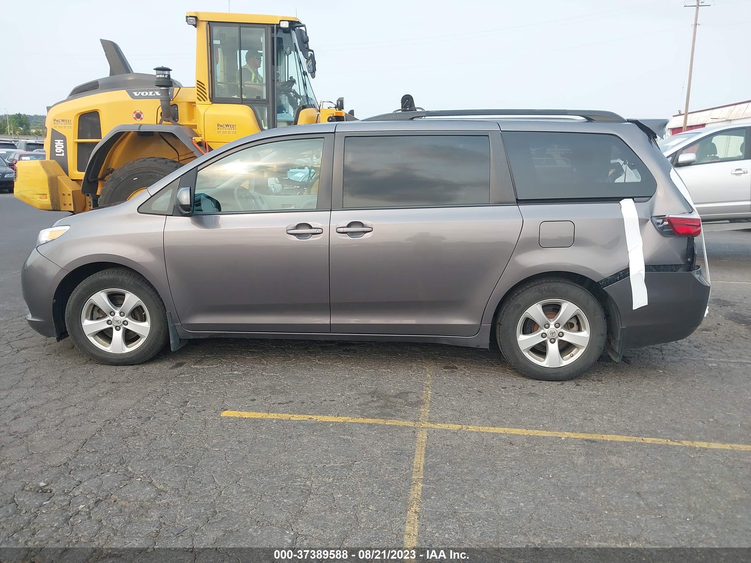 Photo 13 VIN: 5TDKZ3DC6HS864547 - TOYOTA SIENNA 