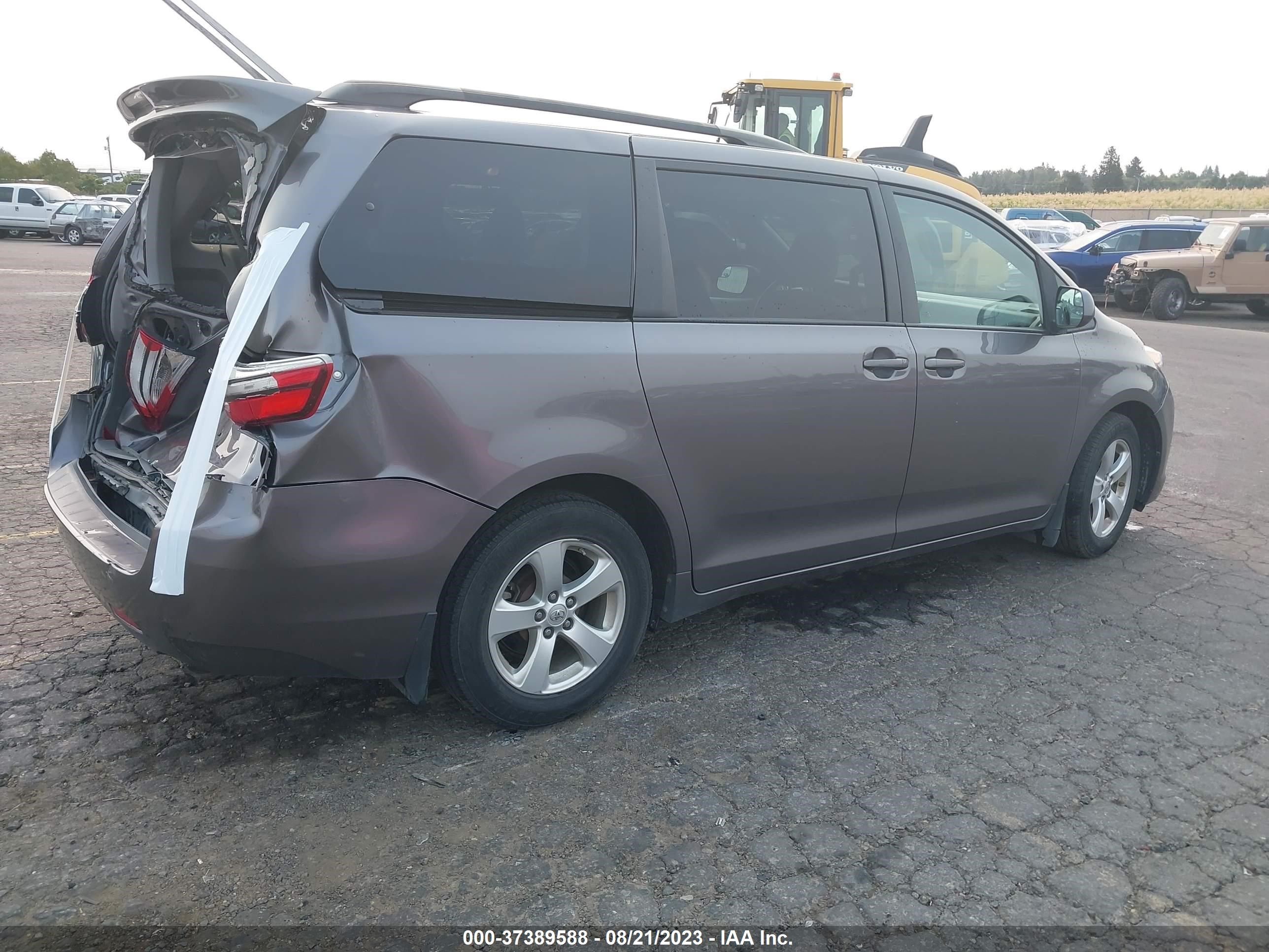 Photo 3 VIN: 5TDKZ3DC6HS864547 - TOYOTA SIENNA 