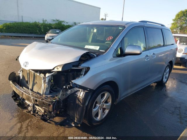 Photo 1 VIN: 5TDKZ3DC6HS881395 - TOYOTA SIENNA 