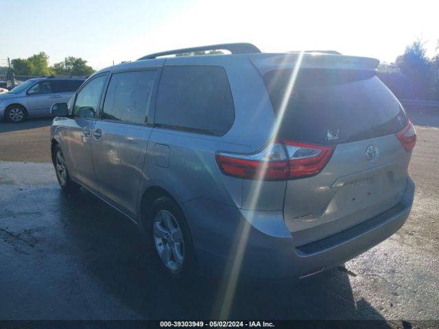 Photo 2 VIN: 5TDKZ3DC6HS881395 - TOYOTA SIENNA 