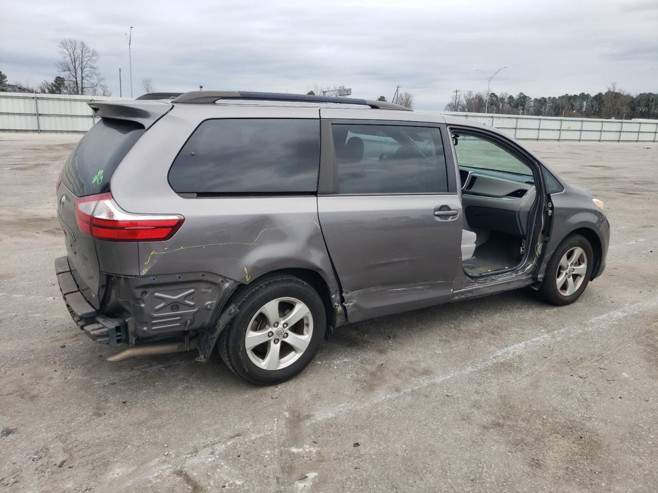 Photo 2 VIN: 5TDKZ3DC6HS883325 - TOYOTA SIENNA 