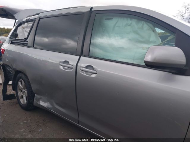 Photo 5 VIN: 5TDKZ3DC6HS897614 - TOYOTA SIENNA 