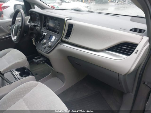 Photo 4 VIN: 5TDKZ3DC6JS903899 - TOYOTA SIENNA 