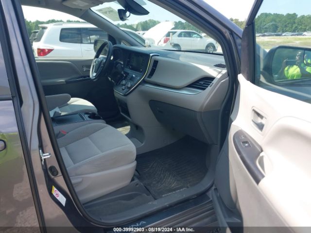 Photo 4 VIN: 5TDKZ3DC6JS954996 - TOYOTA SIENNA 