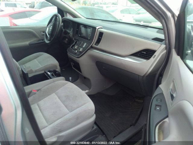 Photo 4 VIN: 5TDKZ3DC6KS019401 - TOYOTA SIENNA 