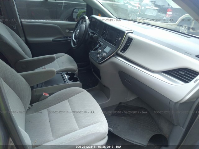 Photo 4 VIN: 5TDKZ3DC6KS968432 - TOYOTA SIENNA 