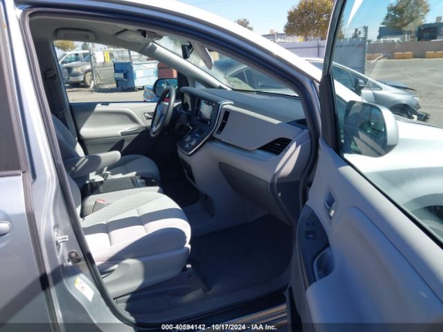 Photo 4 VIN: 5TDKZ3DC6KS989605 - TOYOTA SIENNA 