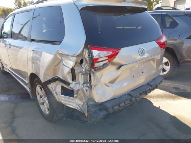 Photo 5 VIN: 5TDKZ3DC6KS989605 - TOYOTA SIENNA 