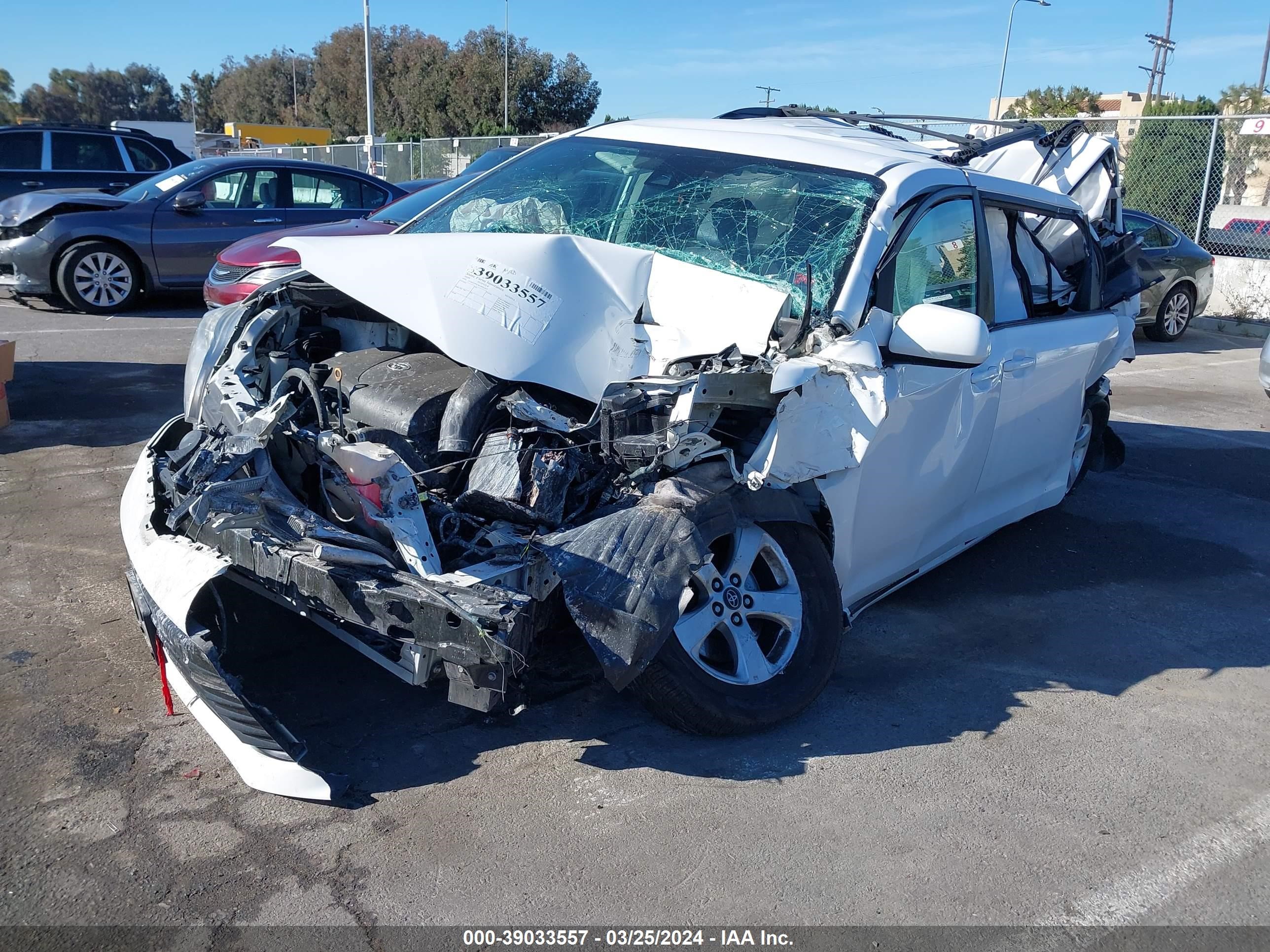 Photo 1 VIN: 5TDKZ3DC6LS043327 - TOYOTA SIENNA 