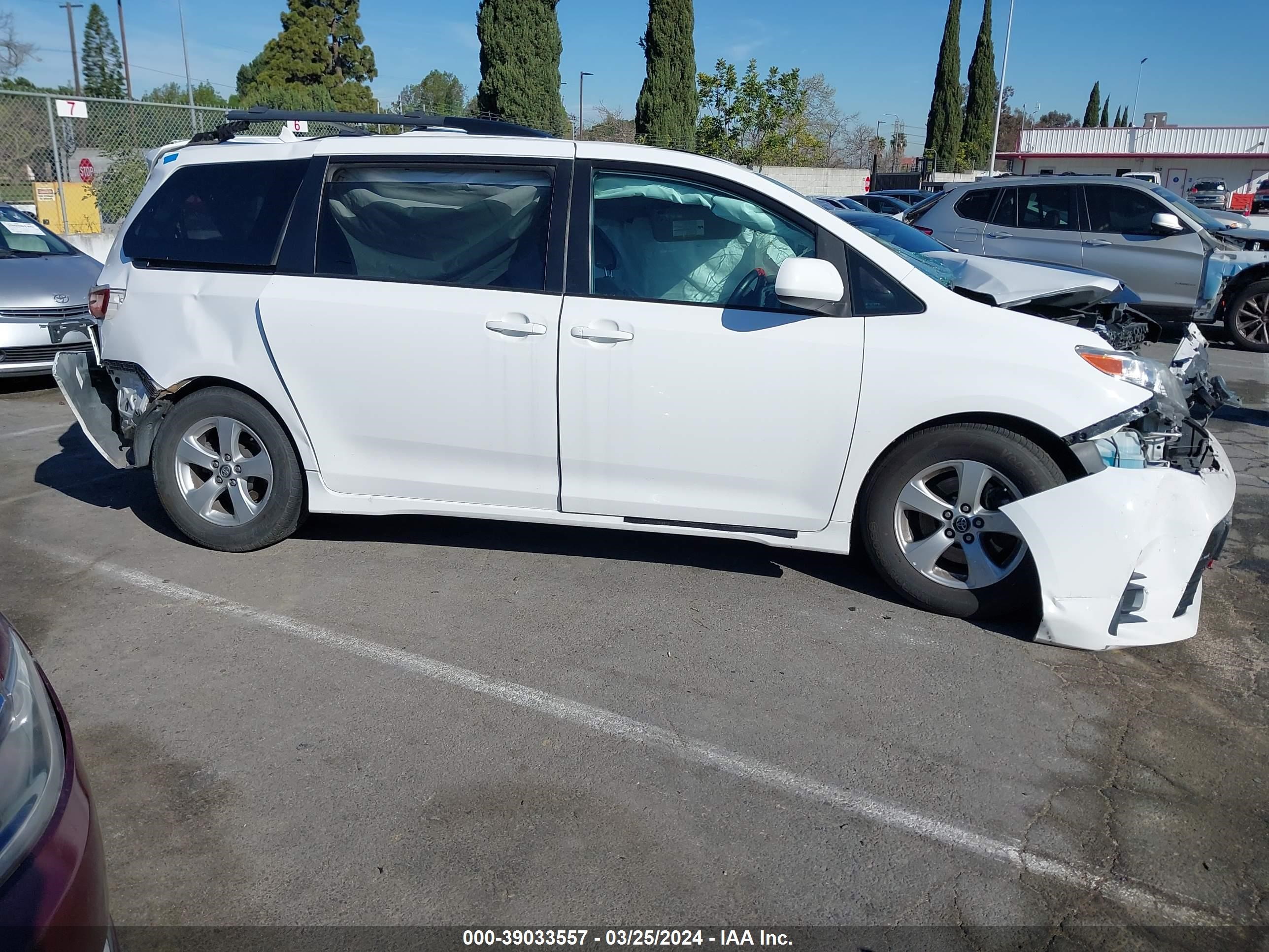 Photo 13 VIN: 5TDKZ3DC6LS043327 - TOYOTA SIENNA 