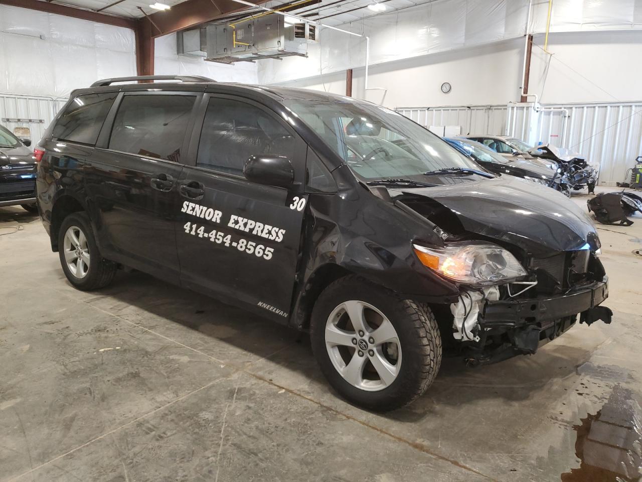 Photo 3 VIN: 5TDKZ3DC6LS055610 - TOYOTA SIENNA 