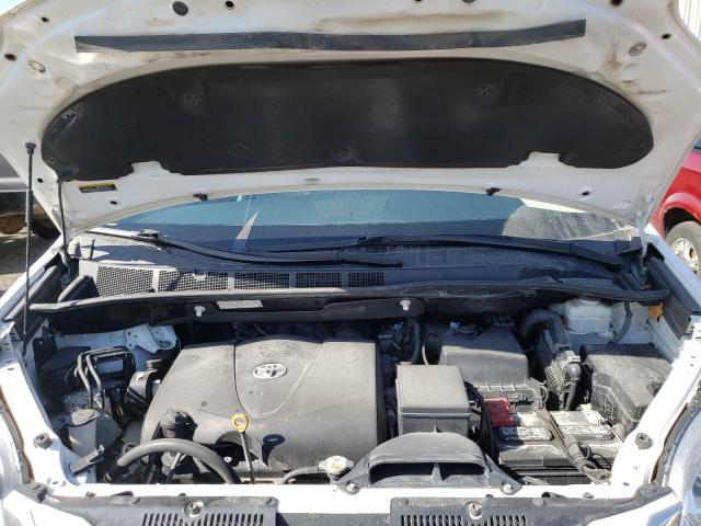 Photo 6 VIN: 5TDKZ3DC7HS818144 - TOYOTA SIENNA LE 