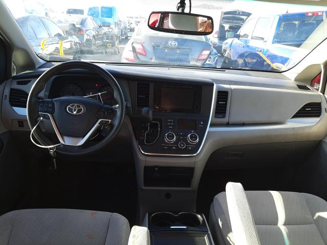 Photo 8 VIN: 5TDKZ3DC7HS835641 - TOYOTA SIENNA LE 