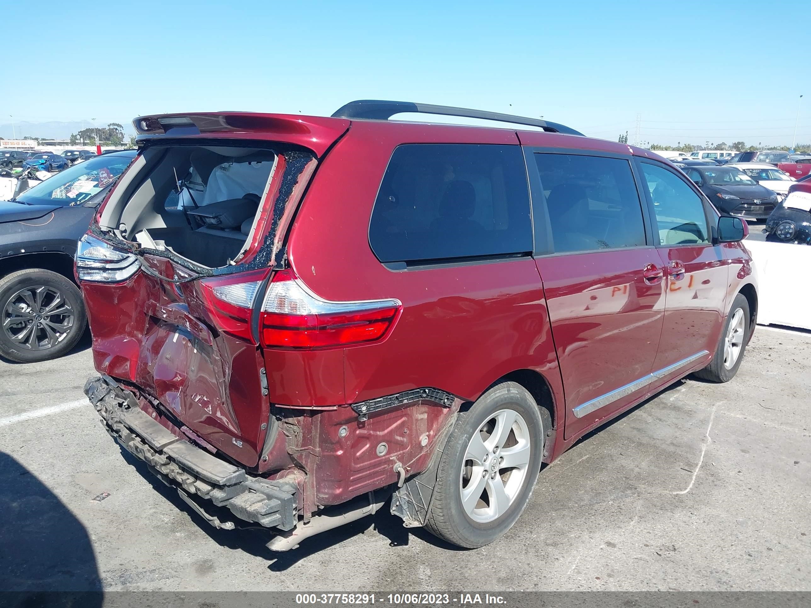 Photo 3 VIN: 5TDKZ3DC7HS839592 - TOYOTA SIENNA 