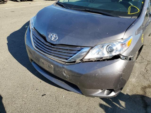 Photo 8 VIN: 5TDKZ3DC7HS880188 - TOYOTA SIENNA LE 