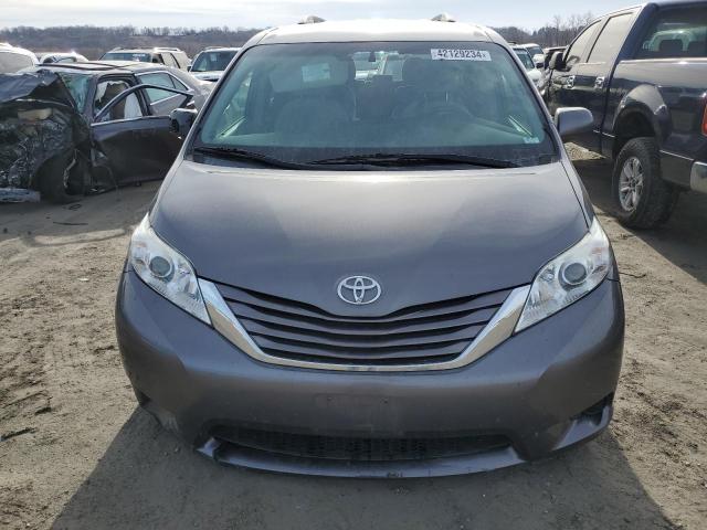 Photo 4 VIN: 5TDKZ3DC7HS883706 - TOYOTA SIENNA LE 