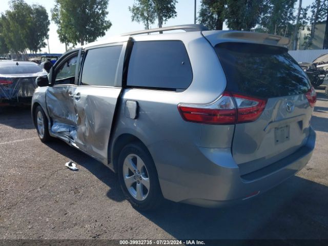 Photo 2 VIN: 5TDKZ3DC7HS884841 - TOYOTA SIENNA 