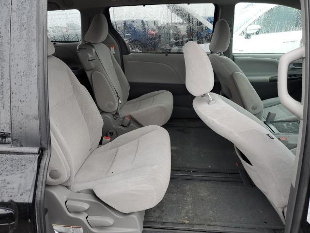 Photo 10 VIN: 5TDKZ3DC7HS888405 - TOYOTA SIENNA LE 