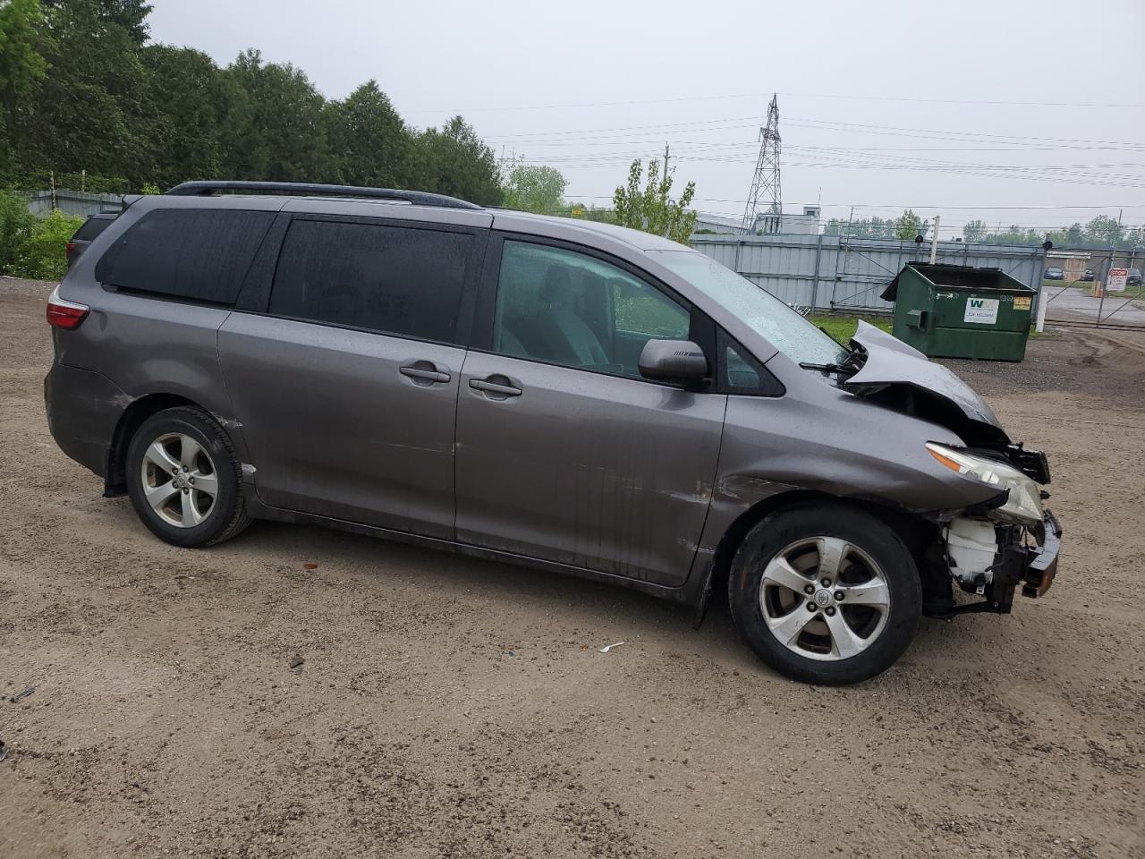 Photo 3 VIN: 5TDKZ3DC7HS888646 - TOYOTA SIENNA 