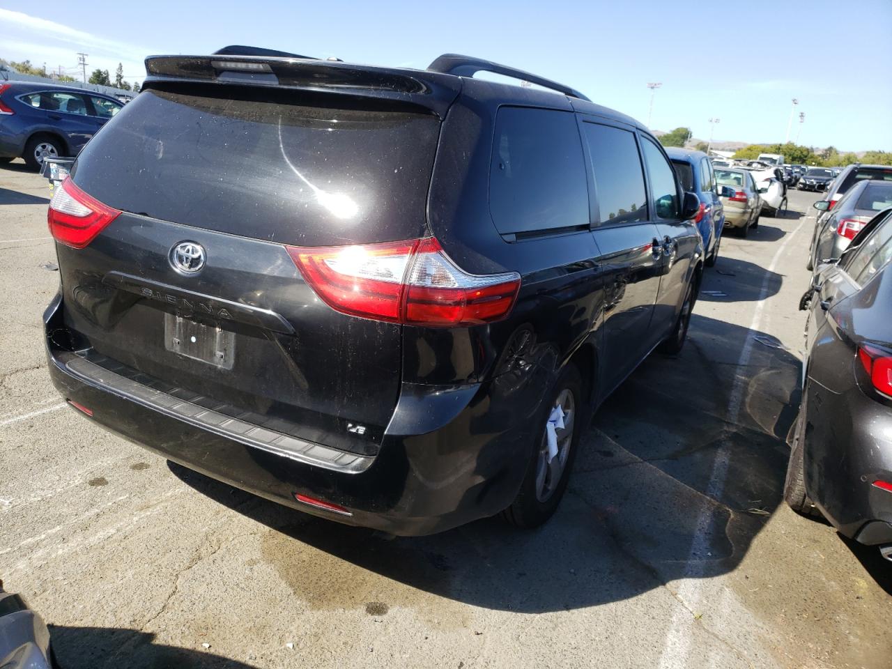 Photo 2 VIN: 5TDKZ3DC7HS898190 - TOYOTA SIENNA 