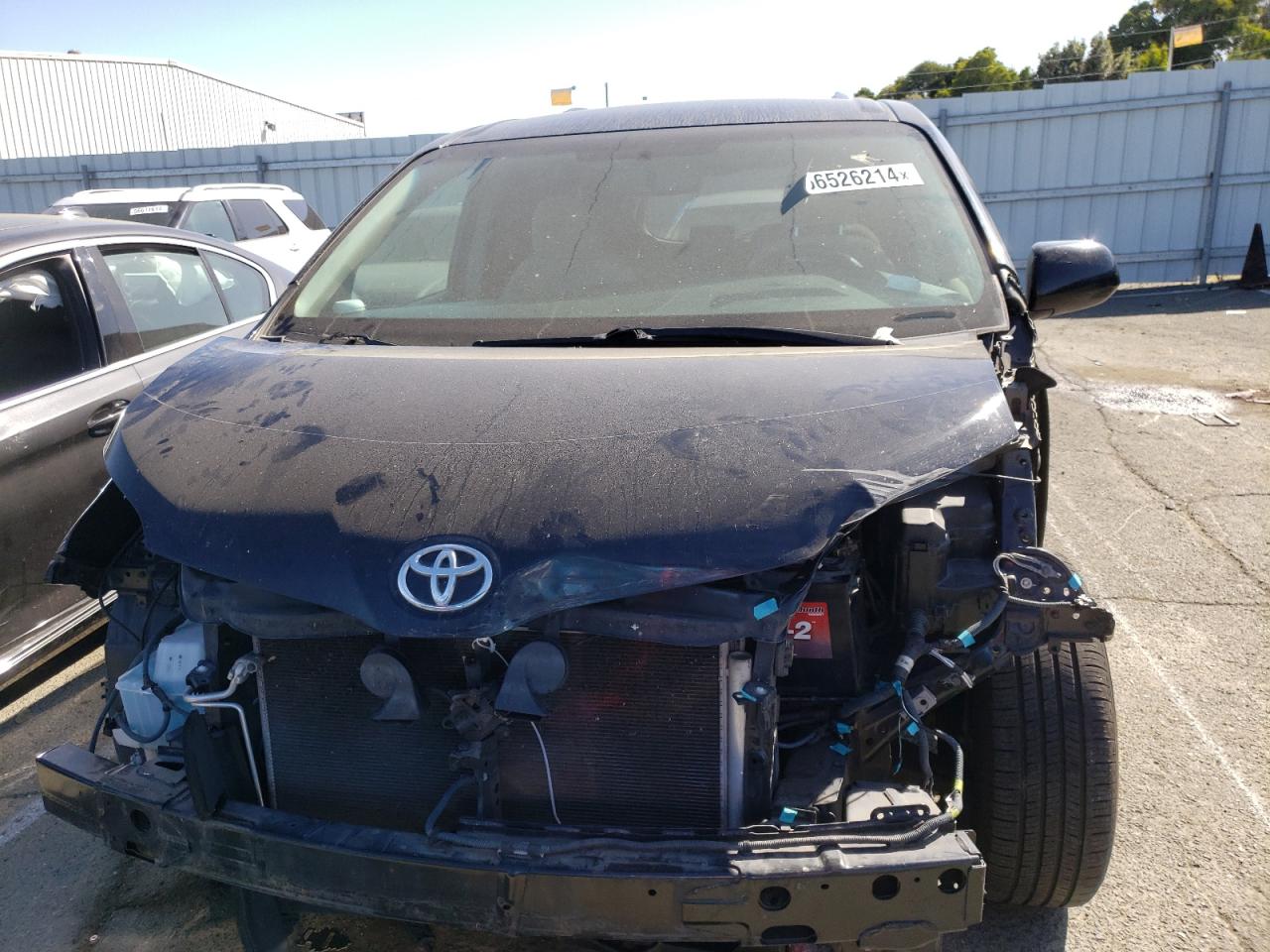 Photo 4 VIN: 5TDKZ3DC7HS898190 - TOYOTA SIENNA 