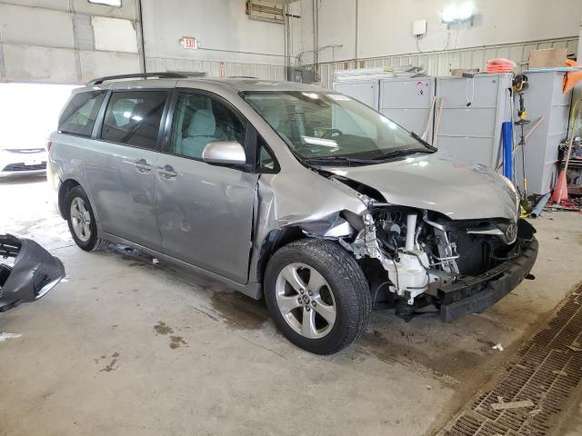 Photo 3 VIN: 5TDKZ3DC7JS904253 - TOYOTA SIENNA LE 