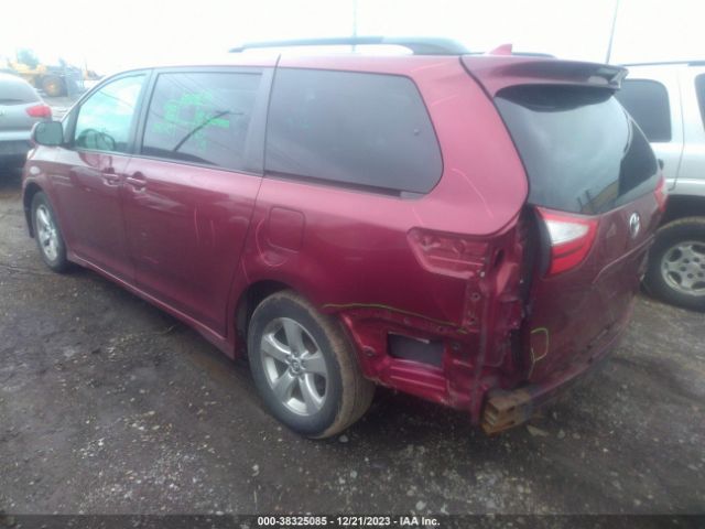 Photo 2 VIN: 5TDKZ3DC7JS910506 - TOYOTA SIENNA 