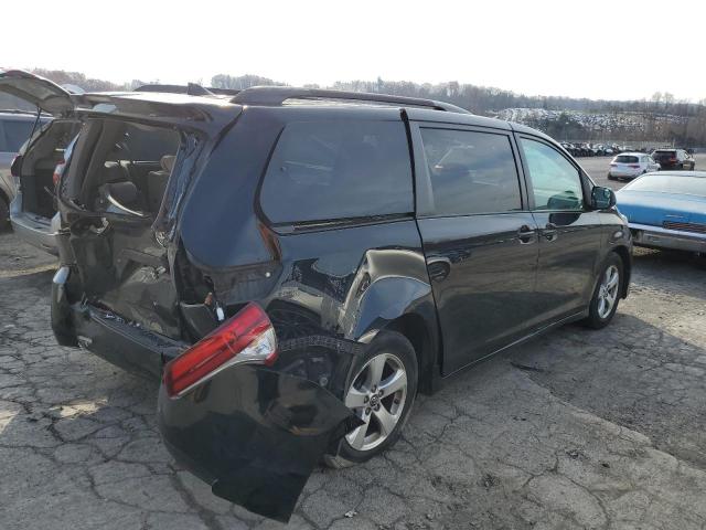 Photo 2 VIN: 5TDKZ3DC7JS921022 - TOYOTA SIENNA 